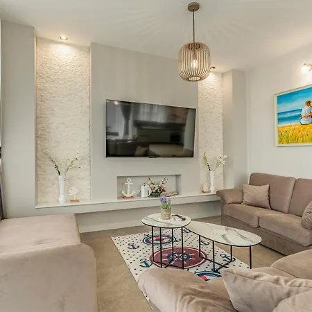 Luxury 3 Bedroom With Private Pool, Jacuzzi And Sea View * Лозенец
